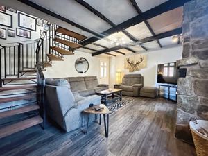 Lounge- click for photo gallery